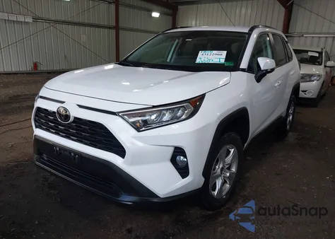 2021 Toyota Rav4 Xle z USA, uszkodzony, nr VIN 2T3W1RFV8MC122896